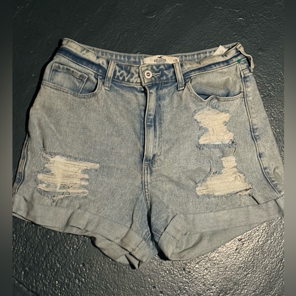 Hollister Curvy Ultra High-Rise Mom Short 3”, Light Blue Jean Shorts